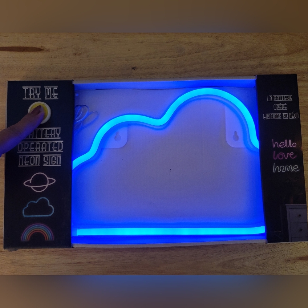 NWOT 12x7 LED Battery Operated Cloud Neon Wall Sign